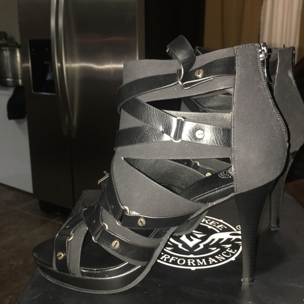 Heels - Picture 2 of 2